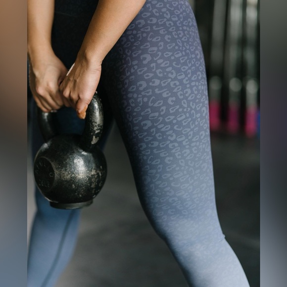 NEW Gray Leopard Ombre Light n Tight Hi-Rise 7/8 24” (6-8) ZYIA 888 - Picture 8 of 16